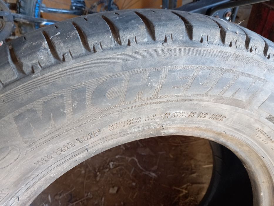 Шины зима и одно лето.