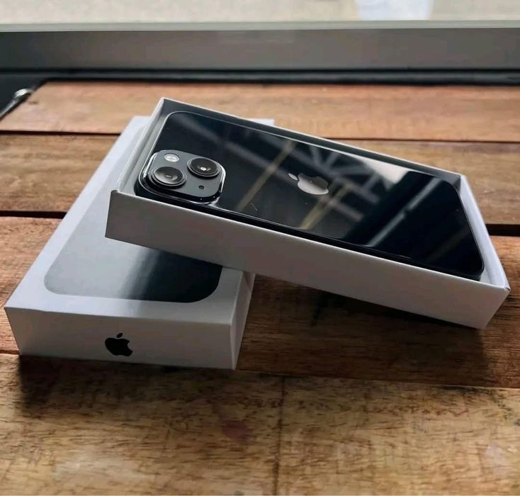 iPhone 13 black cu 93% Bateria