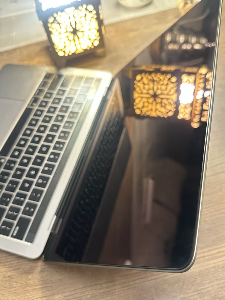 MacBook Pro 2019 13" i5/256/8