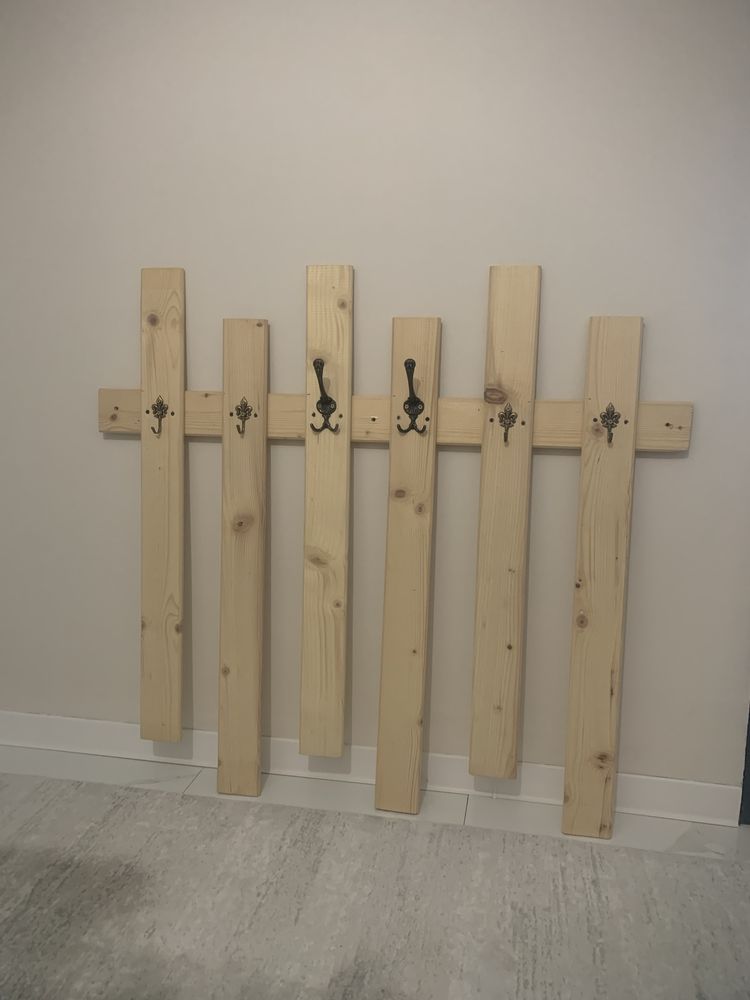 Cuier din lemn pentru perete