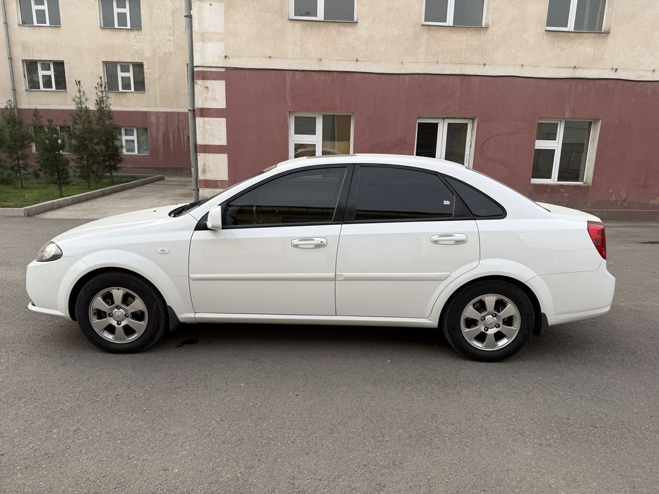 Срочно Gentra Elegant plus Сотилади