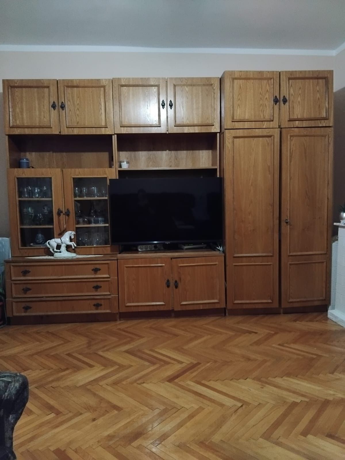 Vând mobila sufragerie