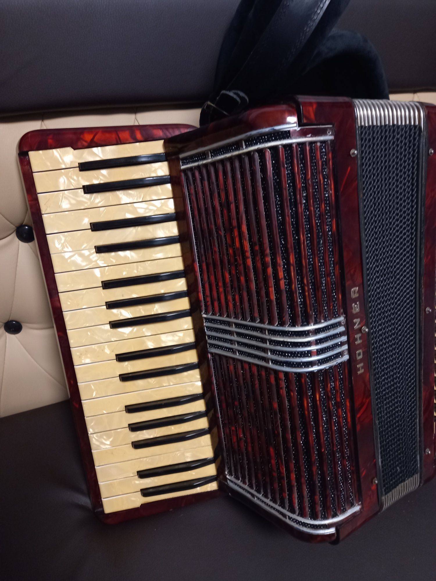 Acordeon Hohner  verdi 2 vergea 80basi acordat Bandon