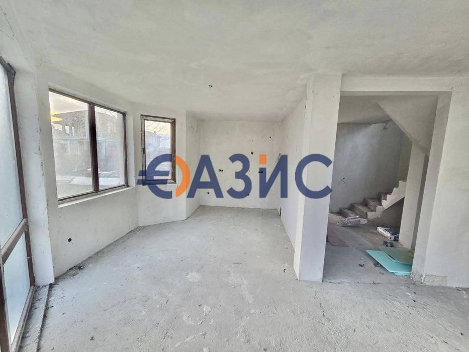 Къща с 2 спални в комплекс Флорал Медоус, 146 кв.м. + 300 кв.м. двор,