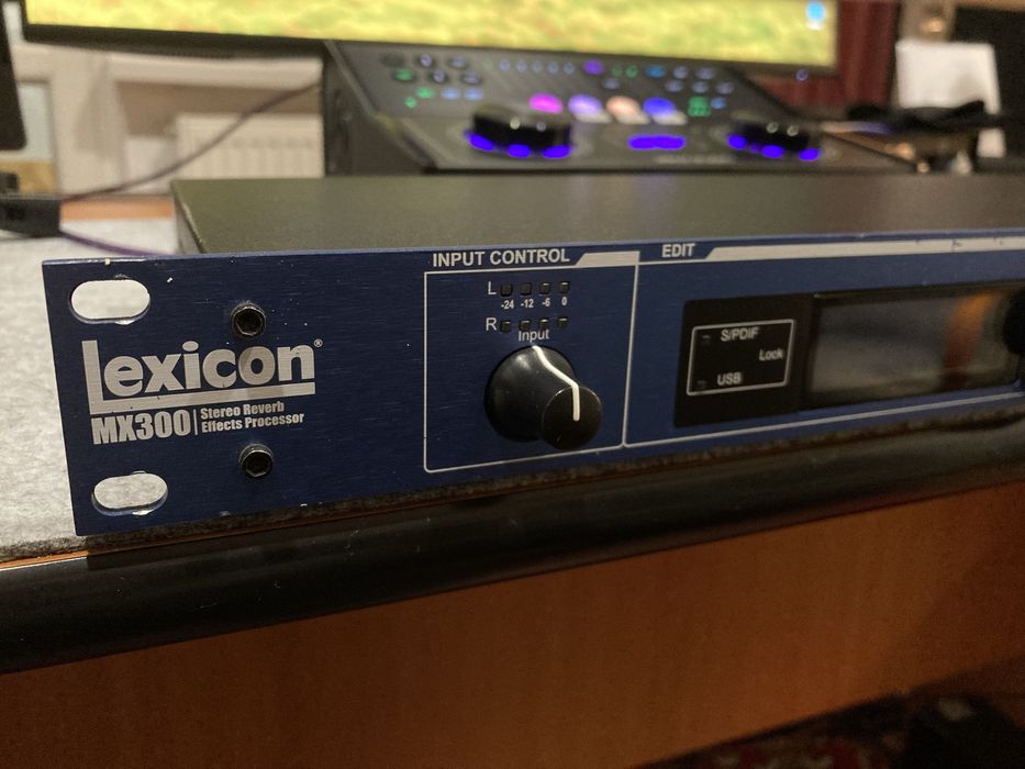 De Vanzare Lexicon MX 300