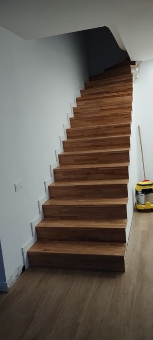 Scări stejar stratificat