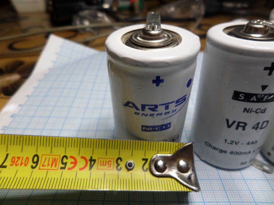 Acumulatori Ni-Cd noi 4Ah mari LR20 made in France foarte buni