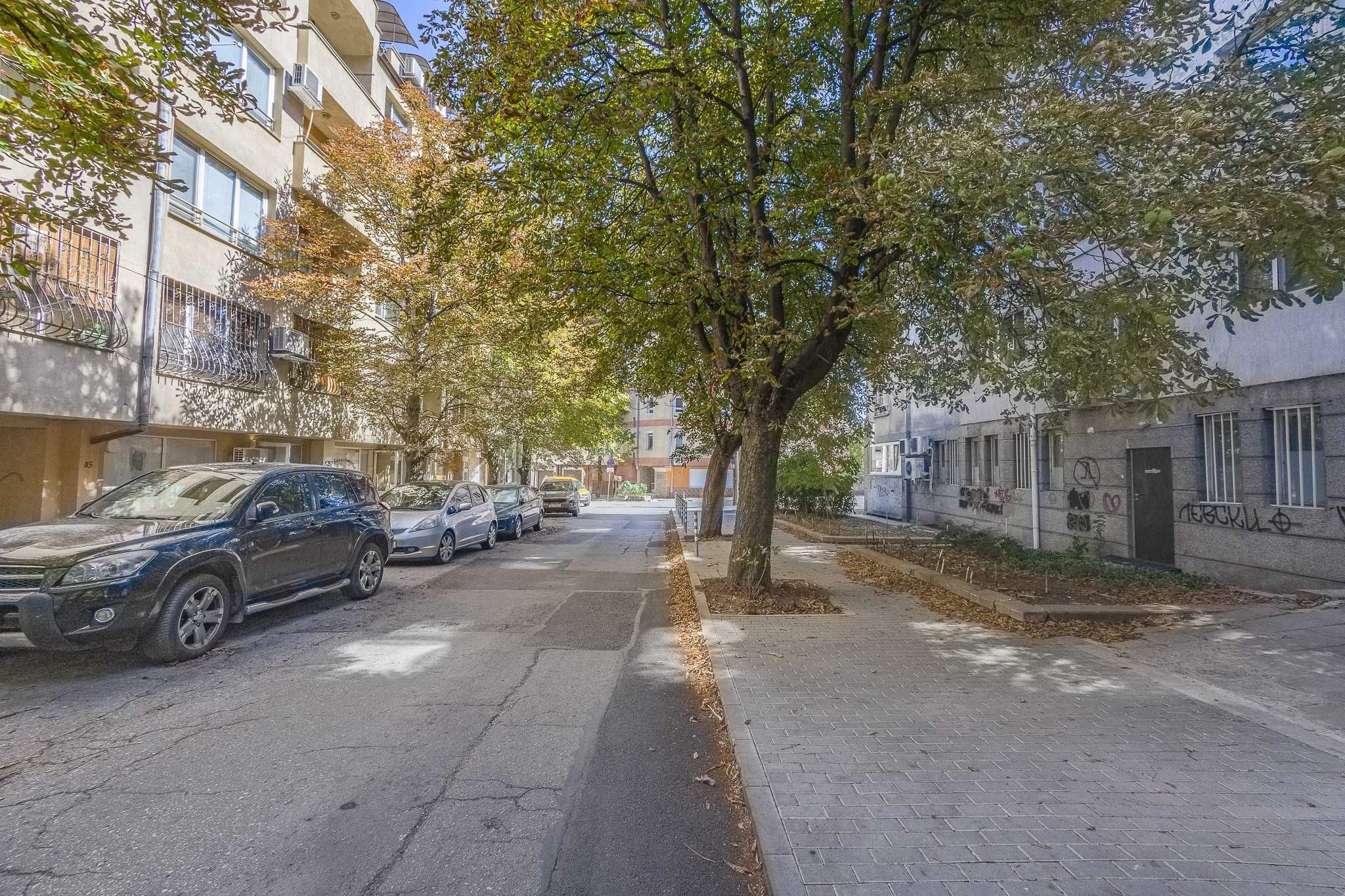 Продава просторен 3- стаен апартамент в ж. кв. Подуяне