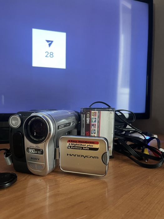 Sony Handycam Hi8 (NightShot Plus, Hi8) — рабочая, комплект (vhs)