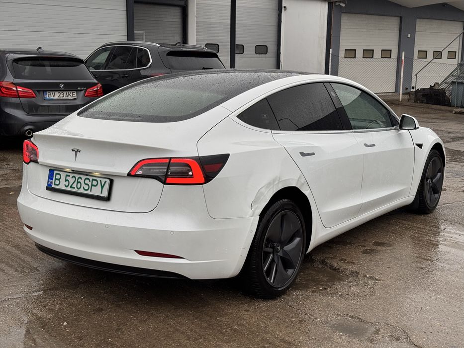 Tesla Model 3 SR+ 2020 usor avariat