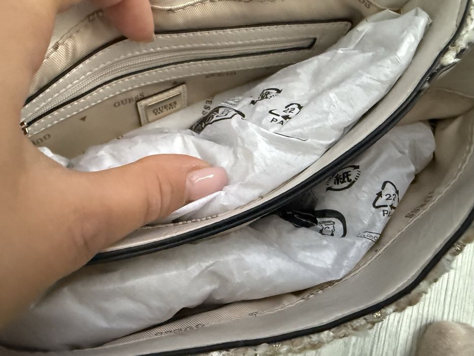 Нова дамска чанта Guess