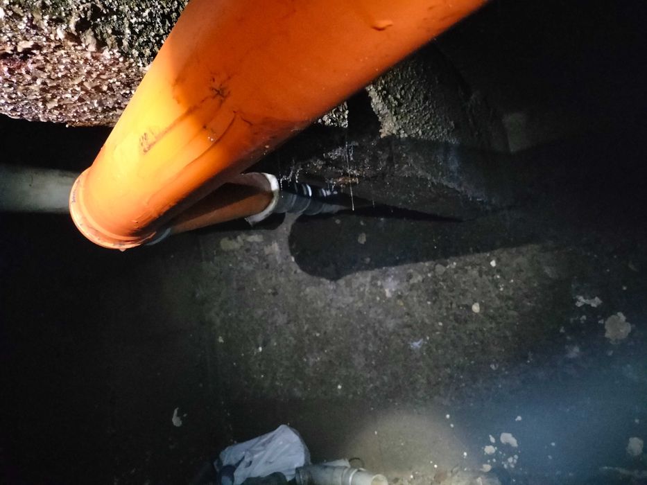 Instalatii de canalizare, apa potabila si curatenie la subsoluri