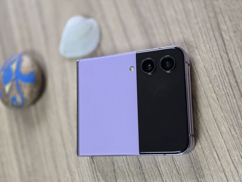 SANLMSUNG Z FLIP 4 256 GB.като нов
