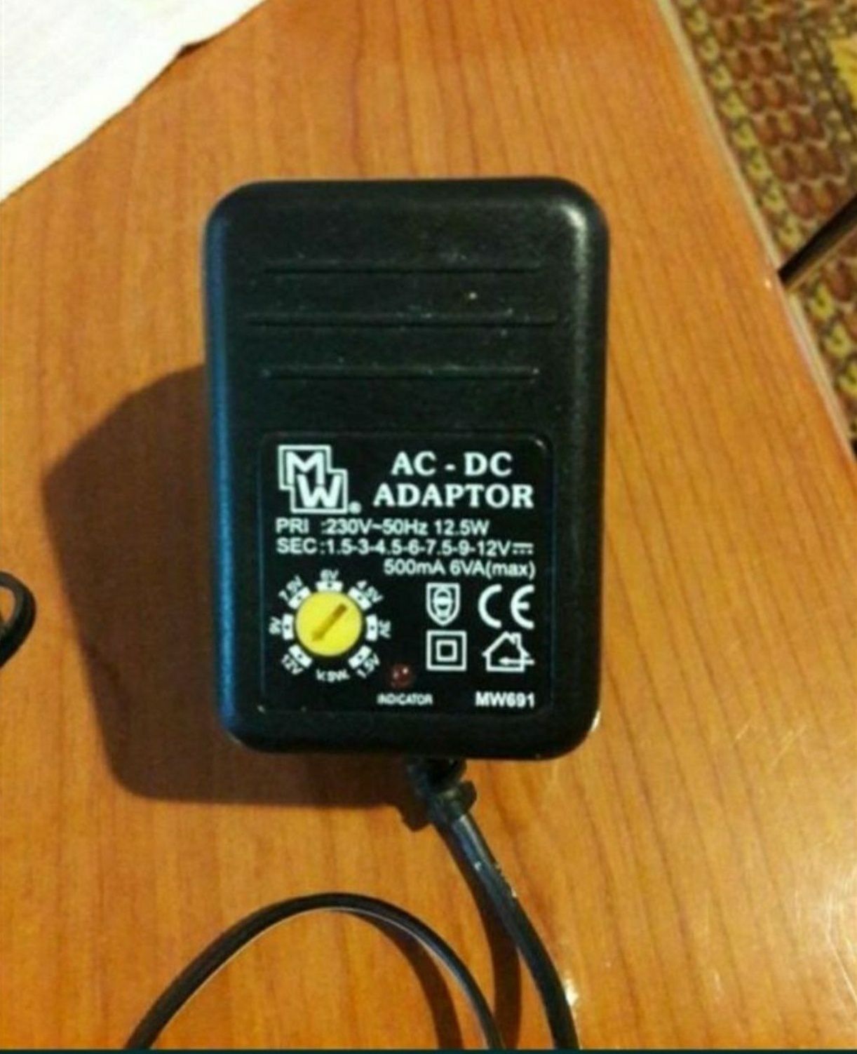 Alimentator/ incarcator variabil 240Vca la 6/9/12/24/36 Vcc
