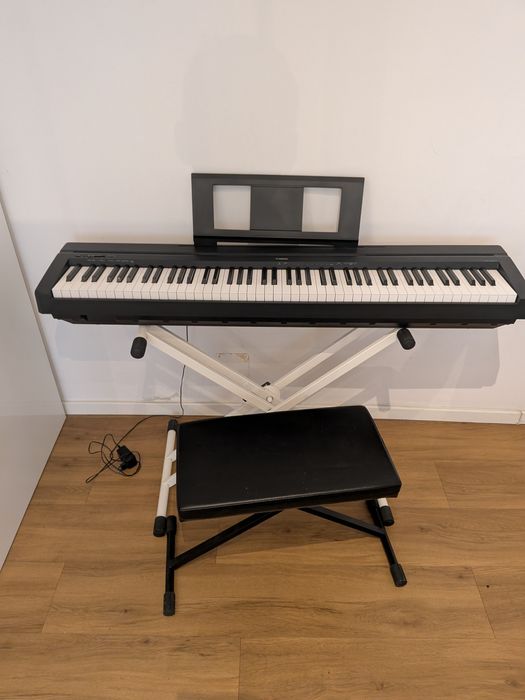 Pian Digital Yamaha P-45 B	 pianina + Scaun + stativ
