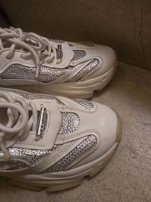 Steve Madden Possession