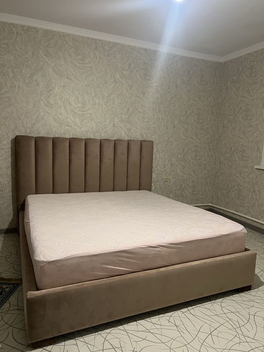 Продам СРОЧНО двуспальную кровать с матрасом за 280.000тг!!!