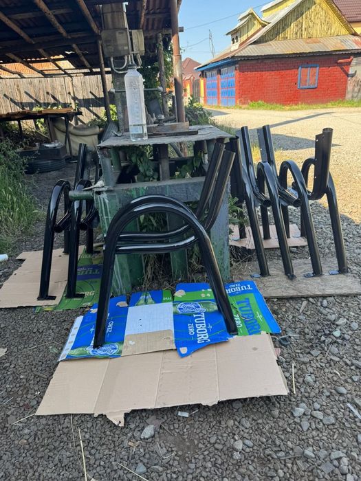 Picioare din țeavă rotundă pentru bănci