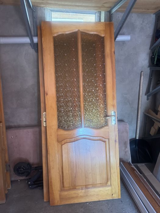 Продам деревянные двери без коробок!!!