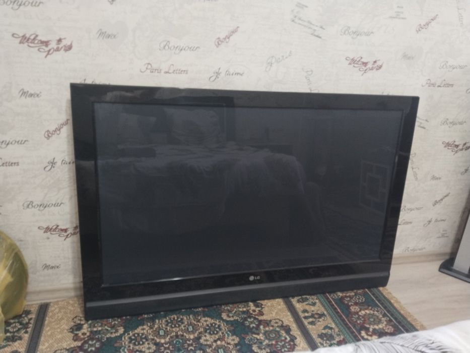 Телевизор LG в рабочем состоянии