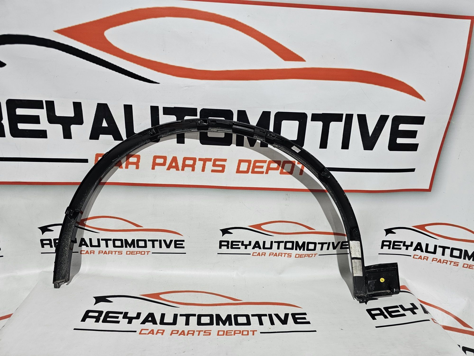 Bandou aripa dreapta fata Porsche Macan Turbo dupa 2024 cod 95C853718N