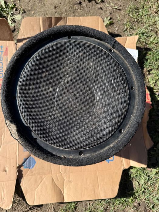 Продавам бас каса 10 ка BLAUPUNKT