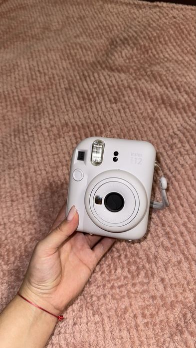 Instax Mini 12 — использован 1 раз, как новый! Внутри ещё 5 фото