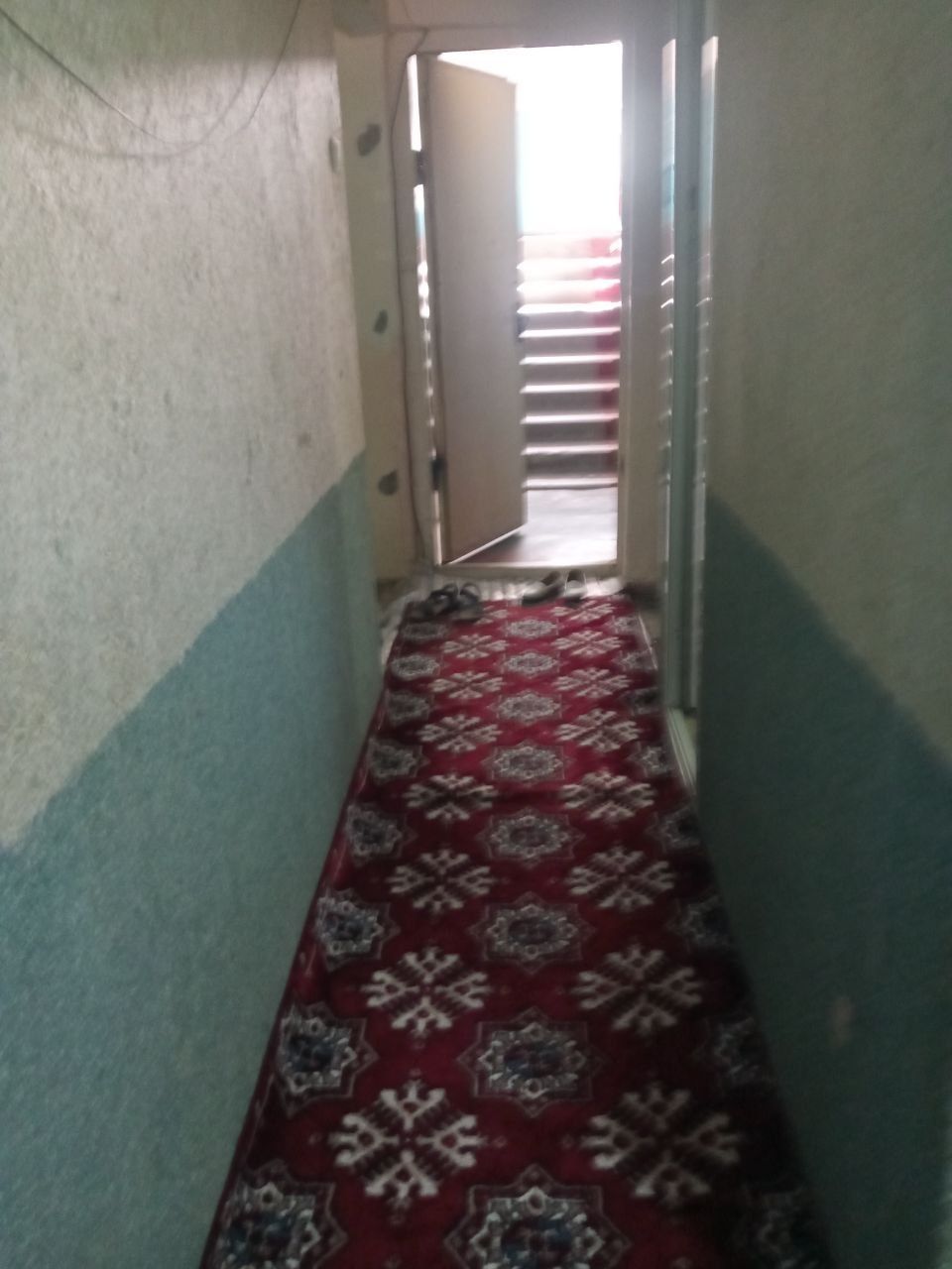 Срочно продаётся 1 комната в чирчике 1 этаж 3 мкн