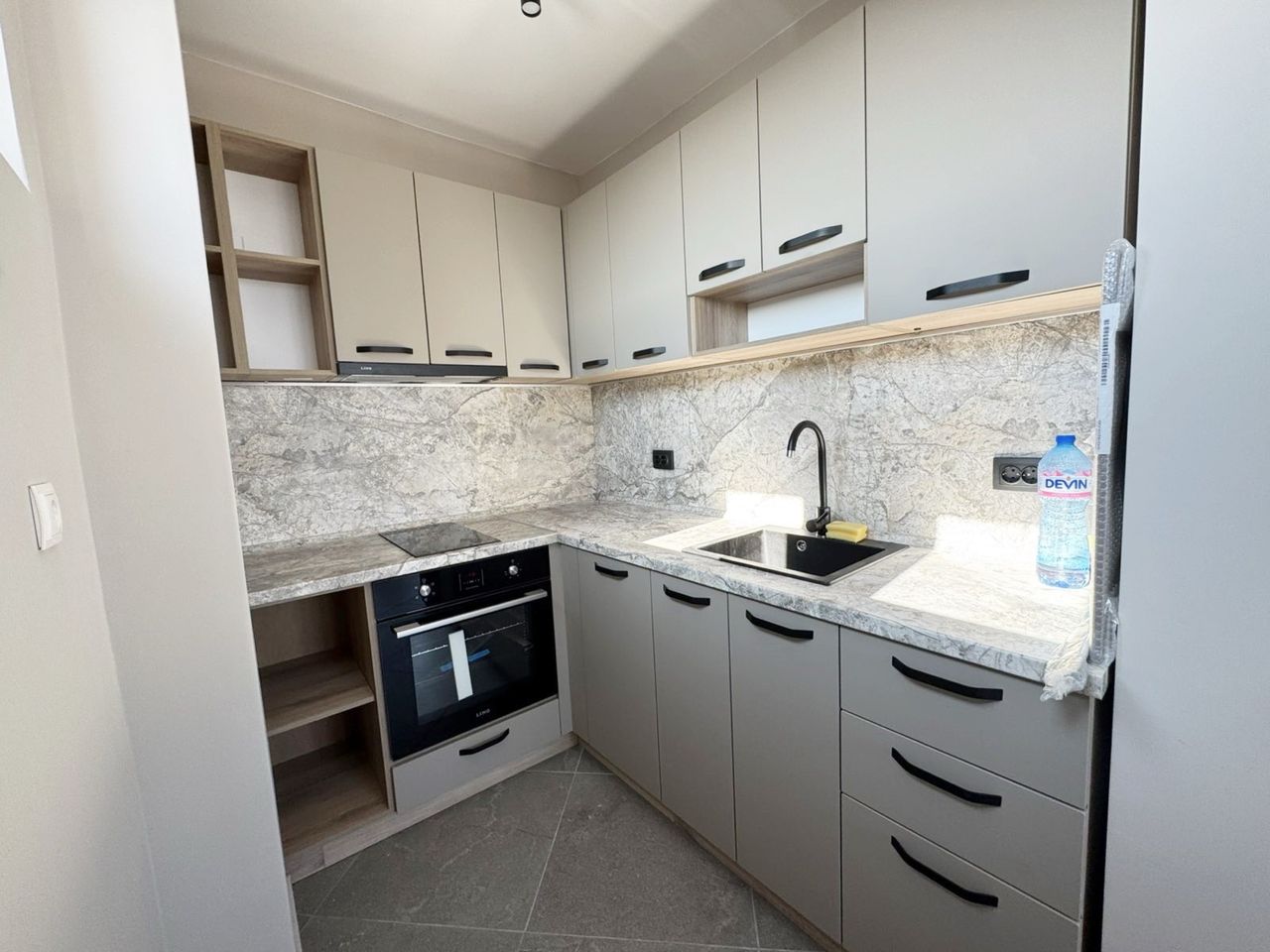 Продава се Тристаен апартамент в Велико Търново, Колю Фичето - 80 кв.м за 1725 €/кв.м - Снимка #3