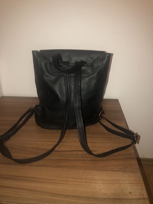Rucsac negru cu fermoar