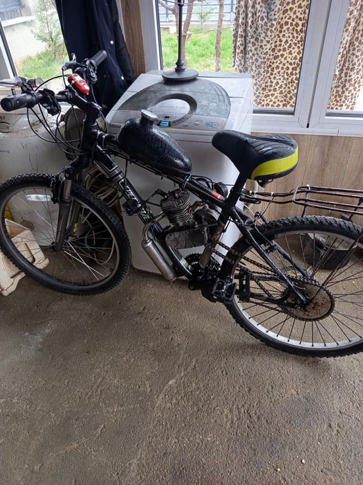 Vând bicicletă cu motor