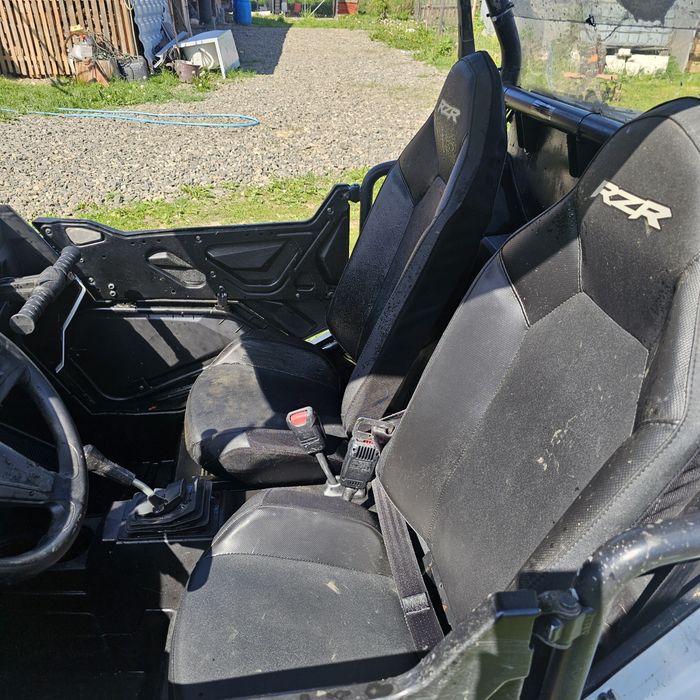 Vând polaris rzr900