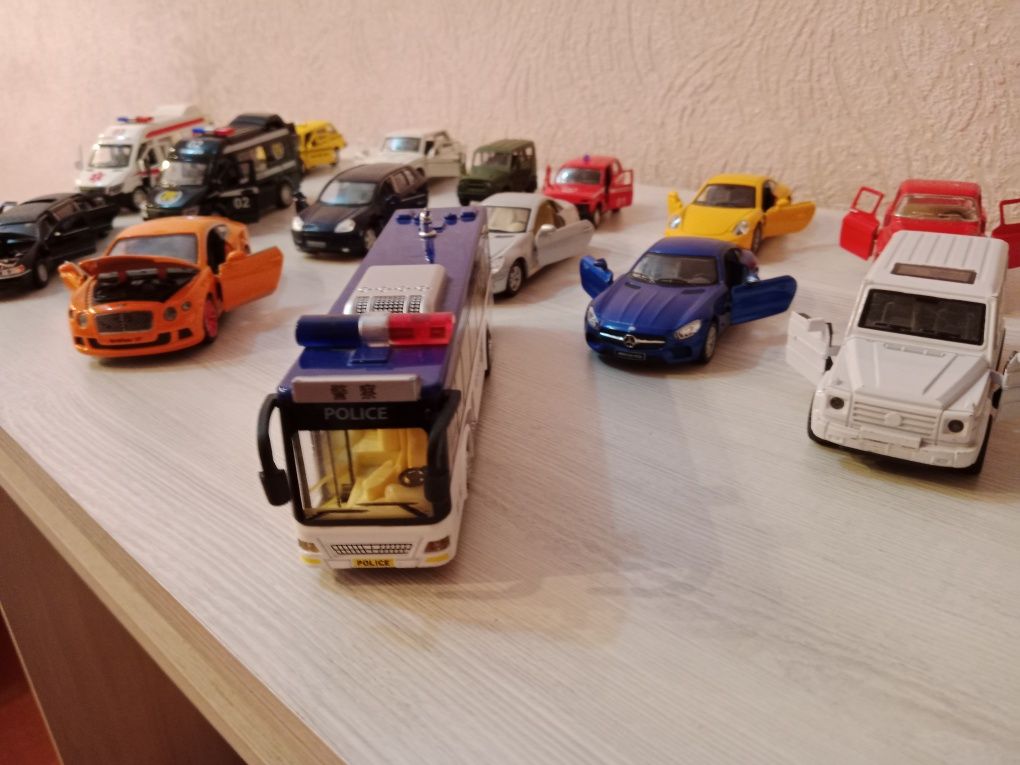 Продам детские железные машинки мадельки разных марок