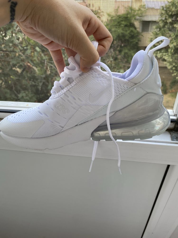 Vând adidasi nike air max 270 unisex