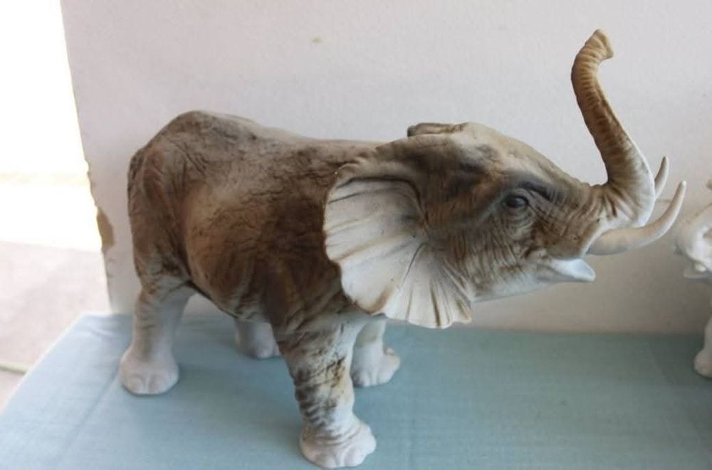 Bibelou elefant portelan