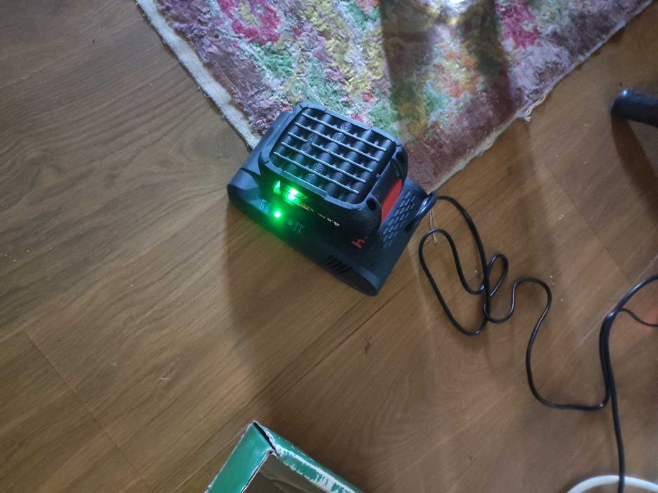 Bormașină Bosch 18V acumulator