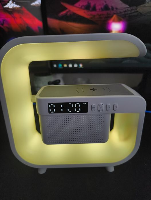 LED Лампа с часовник, Bluetooth, Wireless Charging