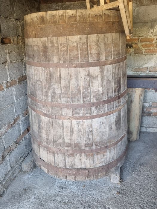 Vând butie aproximativ 1200 litri