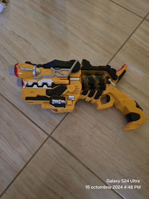 Pistol de jucarie impreuna cu cartuse Power Rangers