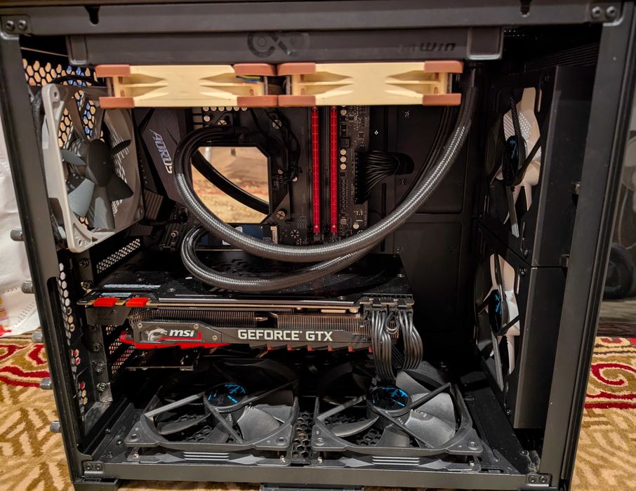 Vand PC Ryzen 5700G, GTX 1080 Ti, 32GB RAM, SSD 500GB