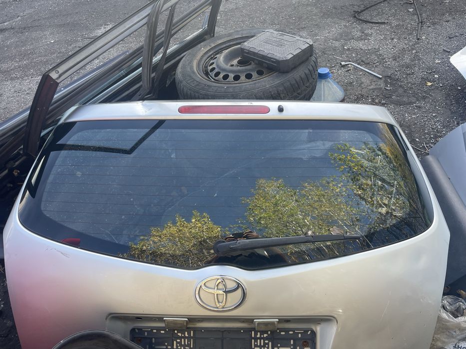 Задно стъкло за toyota corolla verso след 2004 г