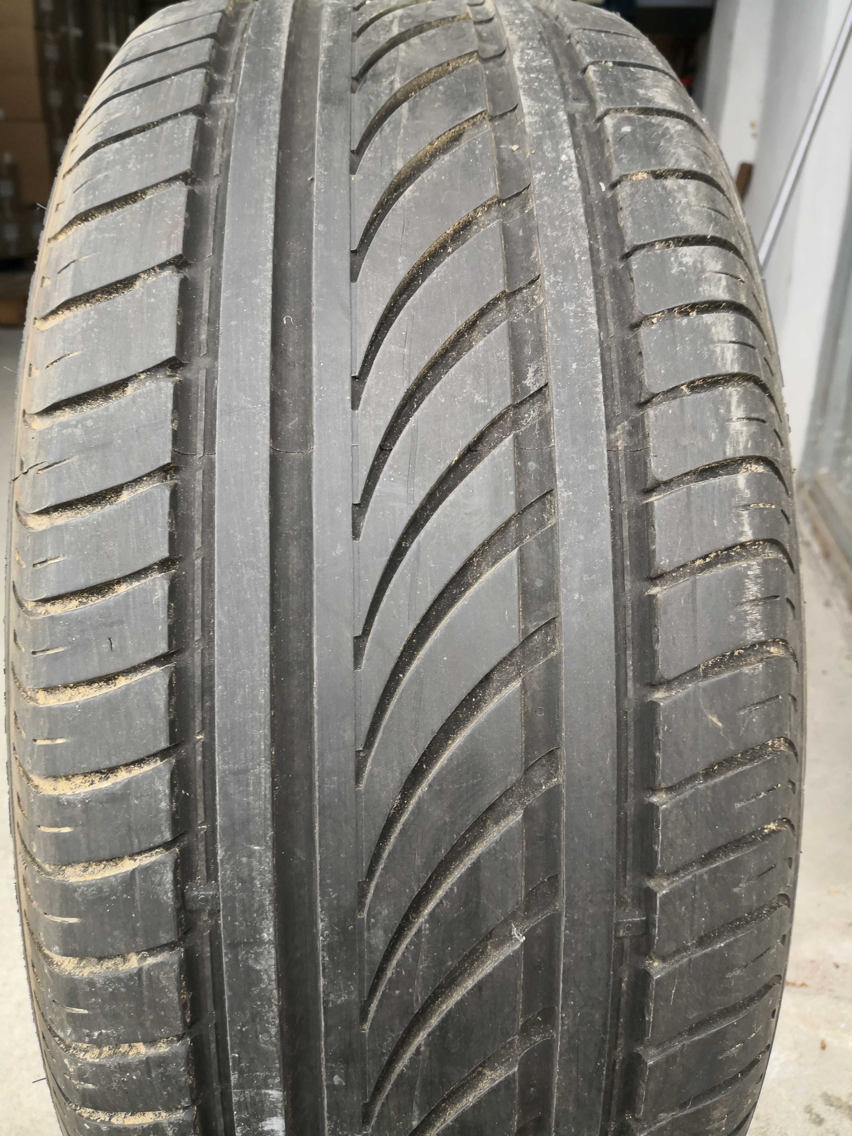 Vând o anvelopa iarnă  ROCKSTOC 255/55R18