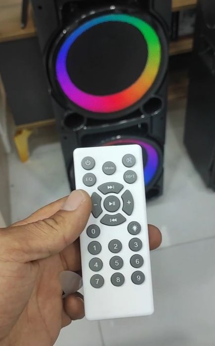 Караоке тонколона 2 х 10 инча KTS 1707 с 2 микрофона