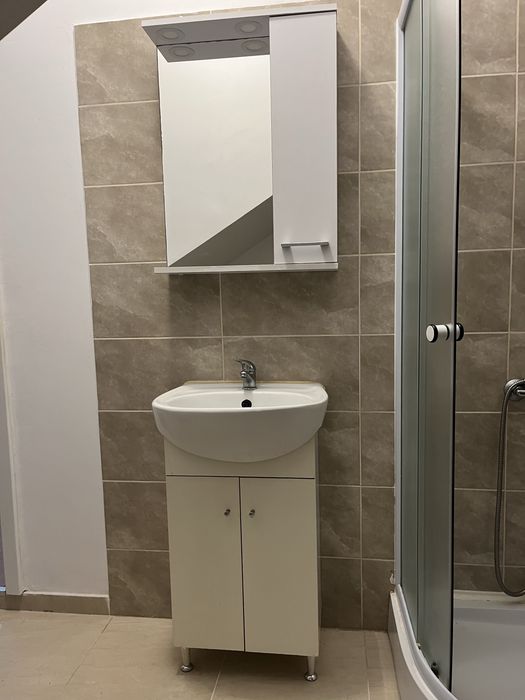 Mobilier baie cu oglinda