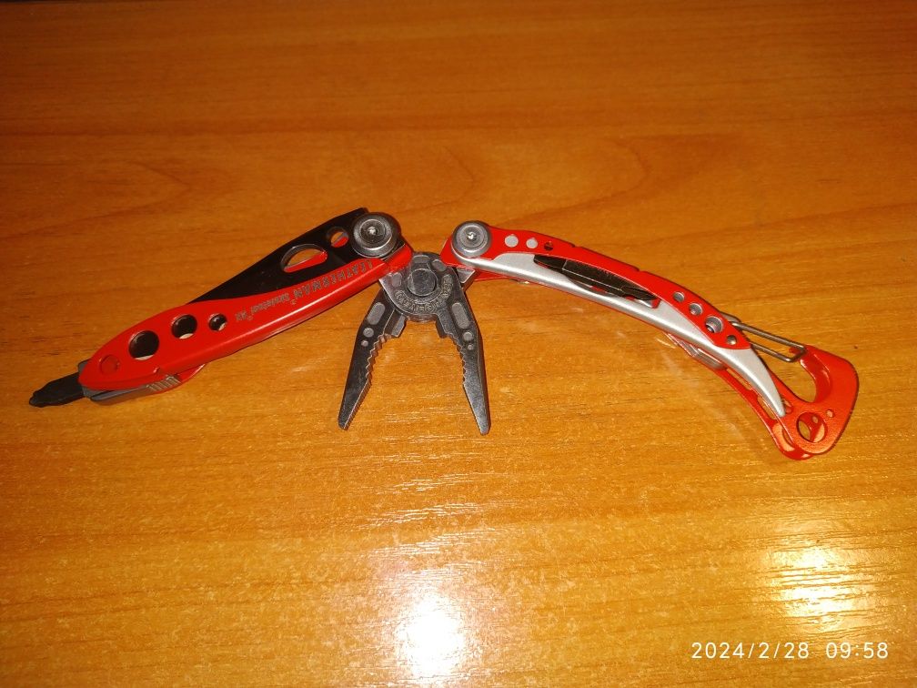 Мультитул Leatherman Skeletool