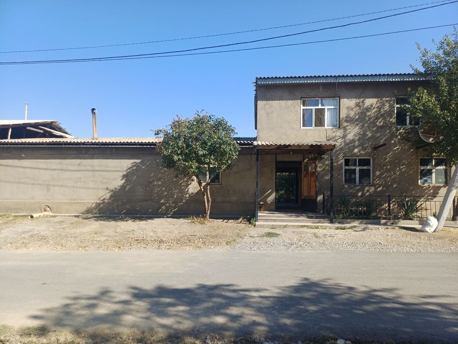 Сайрамда Центрде уй сатылады