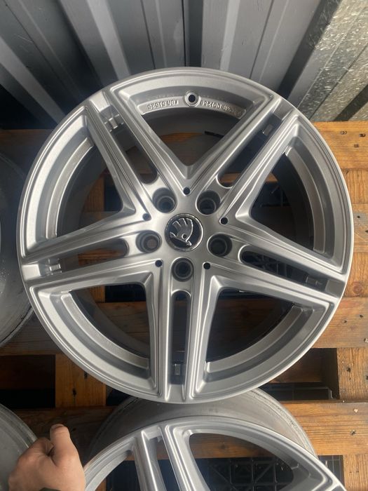 17 цола 5 х 112 мм Мерцедес , Ауди , Фолксваген , Шкода , Сеат