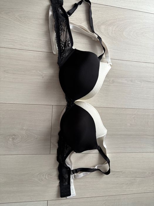 Sutien negru din dantela, 90C, cu putin burete