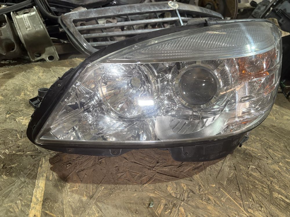Mercedes w204 Ляв Фар