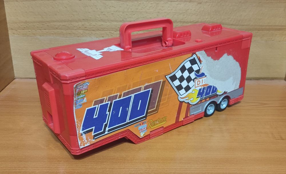 Vănd remorca pentru camion Mack din Disney Cars